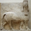 Taureau androcéphale ailé gardien d'un palais assyrien, musée du Louvre.